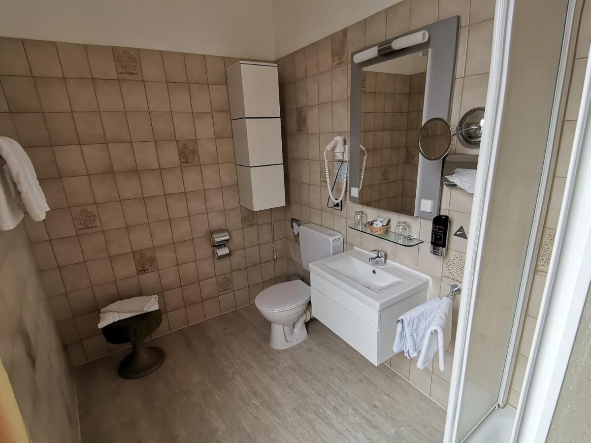 Hotel Kitzinger Hof An Der B8 Kitzingen Exteriör bild