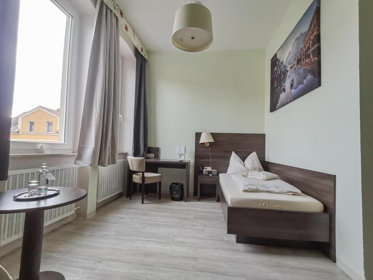 Hotel Kitzinger Hof An Der B8 Kitzingen Exteriör bild